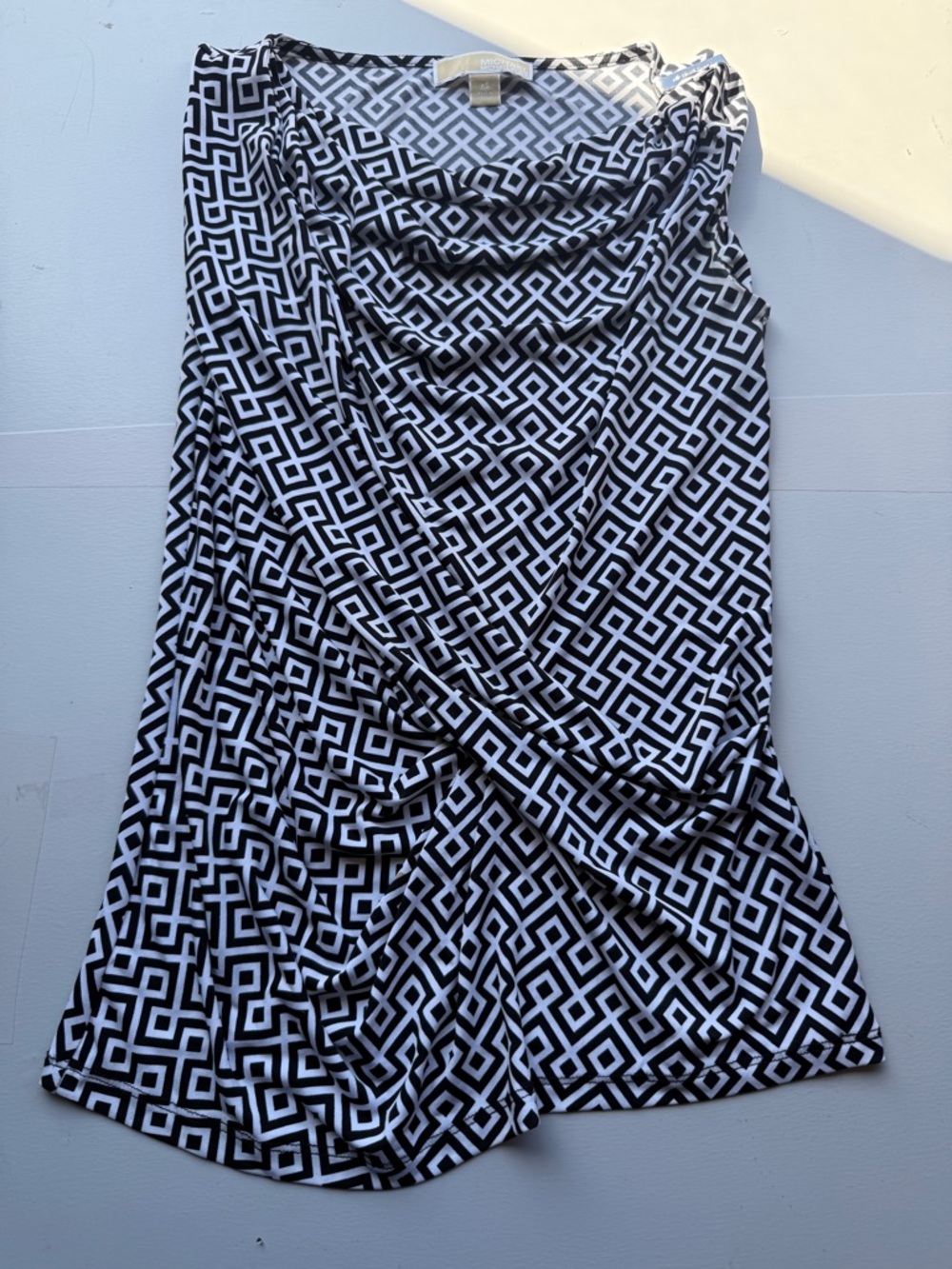 MK geometric blouse black white xs small dropped neck knot detail business A11